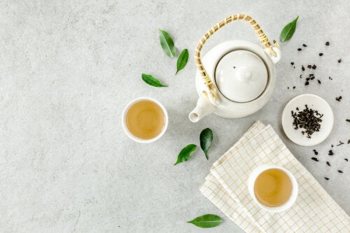 Bere tè bianco a colazione: 5 benefici