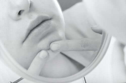 Come sbarazzarsi dei brufoli sottopelle?