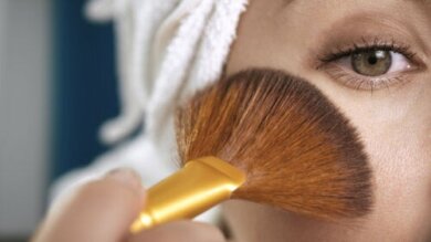 Cos'è il bronzer e come usarlo nella routine di trucco?