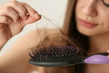 Ridurre la caduta dei capelli con 4 trattamenti alla cipolla