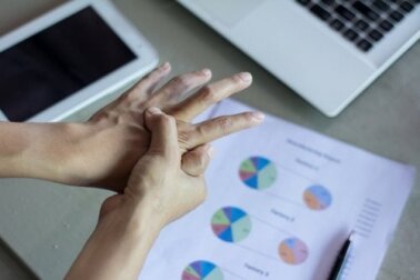 Alleviare il dolore e la tensione dei polsi: 7 esercizi