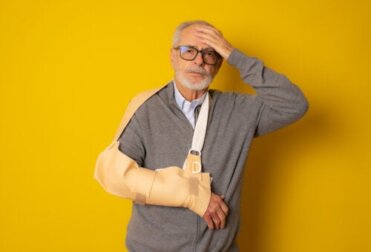 Dolore al braccio destro: 11 possibili cause