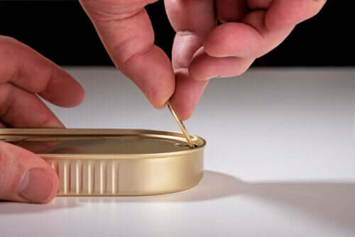 Come aprire una lattina senza apriscatole