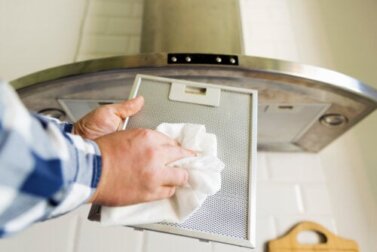 Pulire la cappa della cucina facilmente: ecco come fare