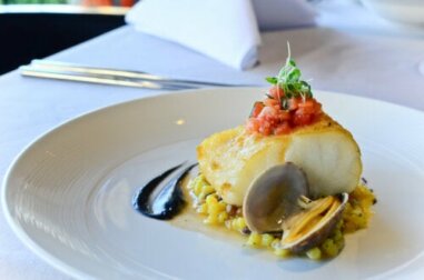 Branzino in salsa di vongole veraci: più pesce nella dieta!