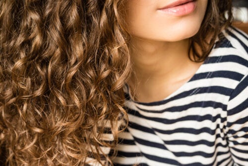 9 trucchi per ondulare i capelli senza usare il calore
