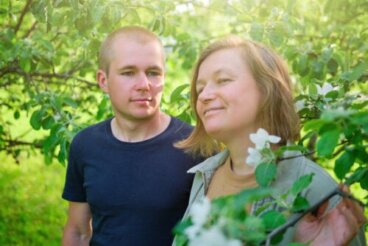 Perché alcuni uomini escono con donne più grandi?