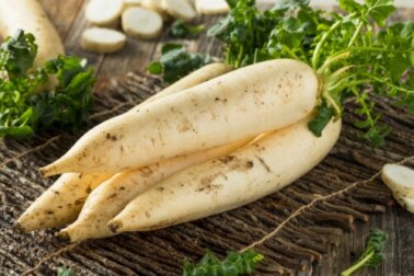 Daikon o ravanello giapponese: proprietà, usi e benefici