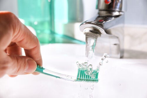 Mantenere pulito lo spazzolino con alcuni semplici consigli