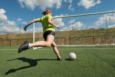 In che modo il ciclo mestruale influisce sul calcio femminile?