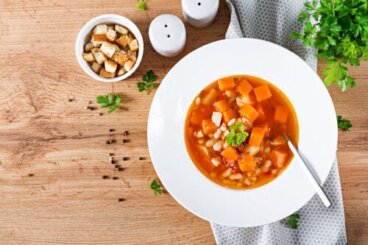 Ricetta zuppa di pollo e ceci, facile e sfiziosa