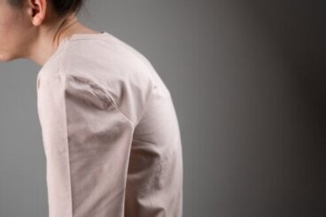 Cos'è la cifosi e perché si verifica? Consigli per curarla