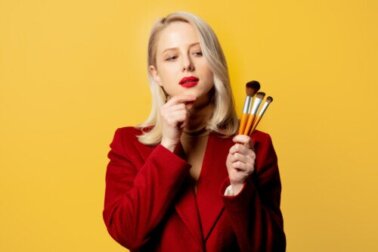 Guida a tutti i tipi di pennelli per il trucco