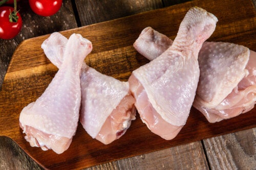 Fa bene mangiare il pollo con la pelle?