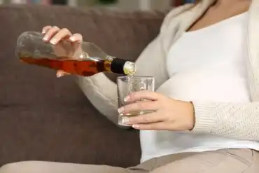 Bere alcol in gravidanza può cambiare la forma del cervello dei bambini, secondo uno studio