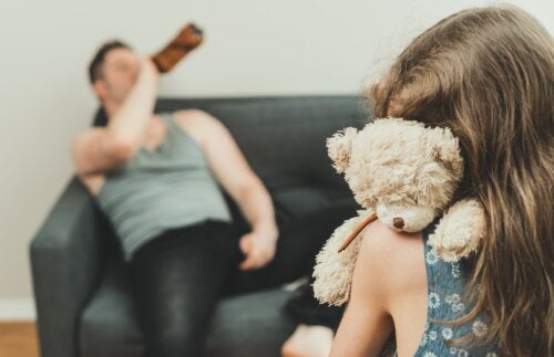 Perché non dovresti bere alcolici davanti ai tuoi figli