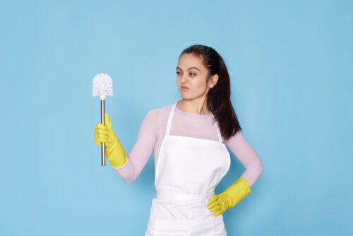 Scopri come pulire e disinfettare gli utensili per la pulizia