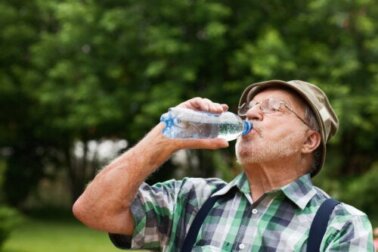 Mantenersi idratati: la chiave per vivere più a lungo?