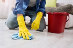8 consigli per una pulizia profonda della casa senza spendere ore per questo processo.