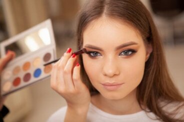 5 errori nell'applicazione del trucco per le palpebre cadenti