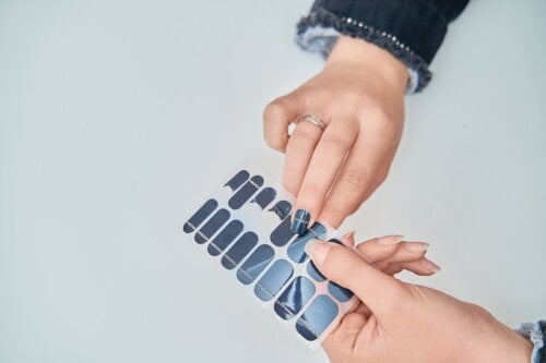 6 consigli per una manicure con gli adesivi