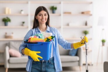 Come ideare un programma di pulizia settimanale per la casa