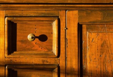 Eliminare i tarli dai mobili: trattamenti e consigli