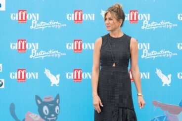 Ecco la routine 15-15-15 che mantiene Jennifer Aniston in forma all'età di 53 anni