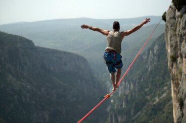 Allenamento con la slackline: cos'è e quali sono i suoi benefici?
