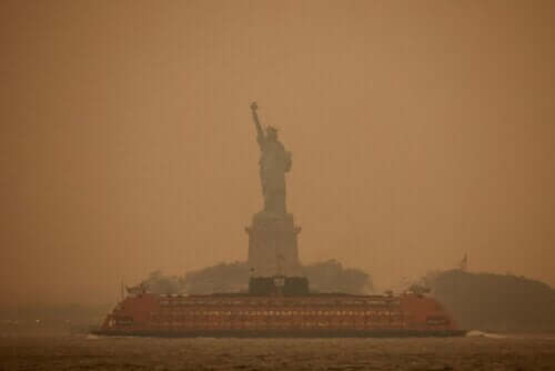 New York respira aria inquinata dagli incendi in Canada: conoscere i rischi