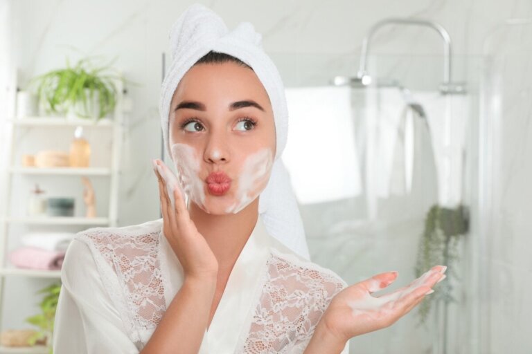 7 tipi di detergenti per il viso e come utilizzarli