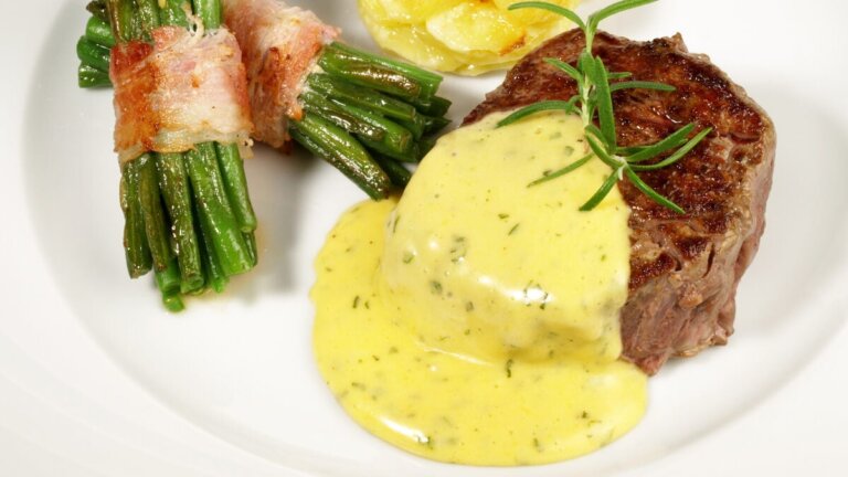 Preparate questa salsa Béarnaise per elevare i vostri piatti ad alta cucina.