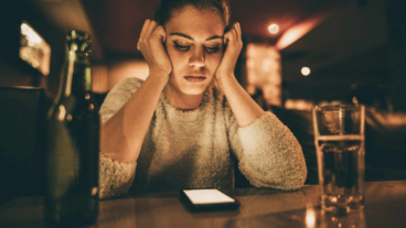 "Benching" nelle relazioni: cos'è e come riconoscerlo?