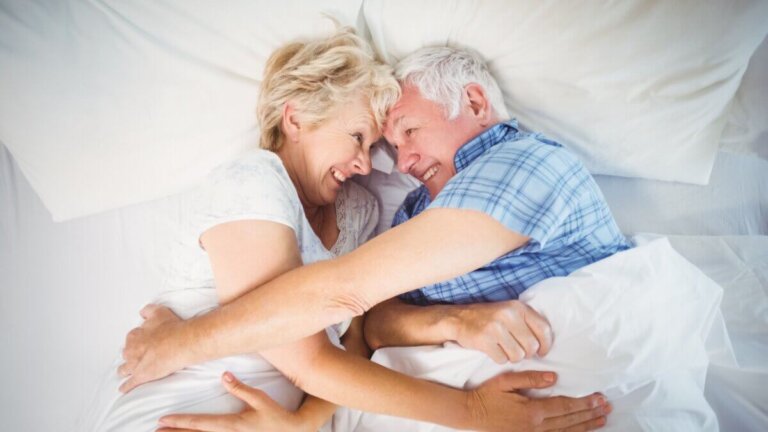 5 posizioni sessuali sicure dopo un intervento all'anca