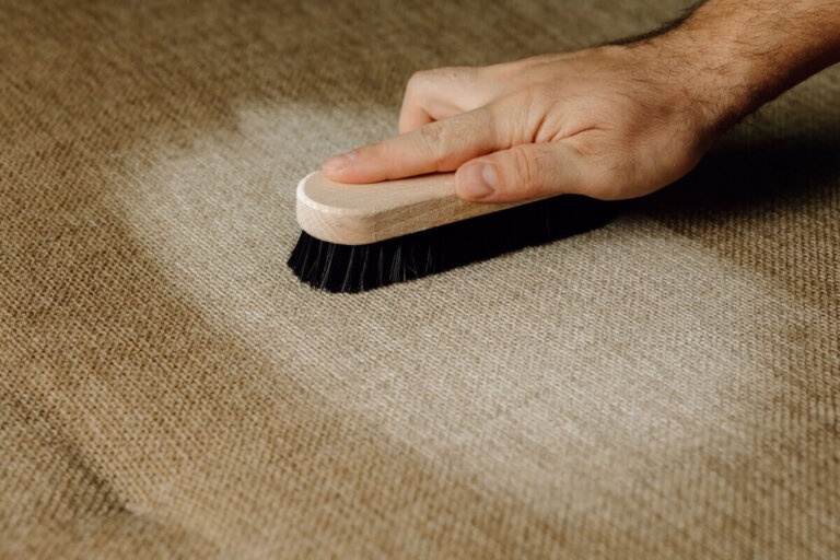 Come pulire un tappeto di juta: 4 trucchi efficaci