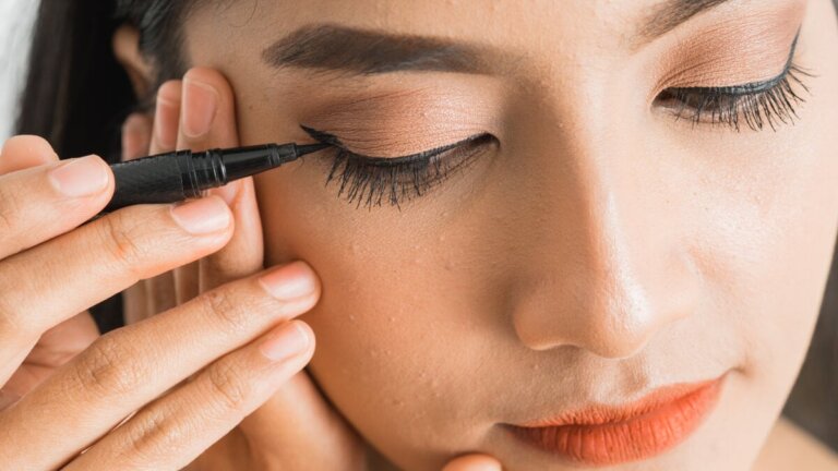 Consigli e trucchi per truccare gli occhi cadenti o tristi