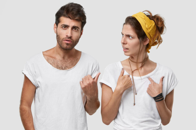 Che cos'è il negging e come riconoscere questa tattica manipolatoria negli appuntamenti?