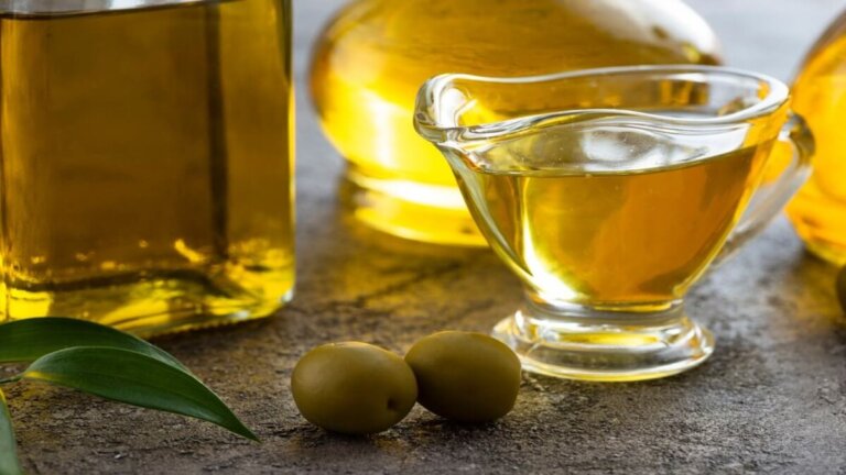 Olio di sansa di oliva: benefici, usi e miti