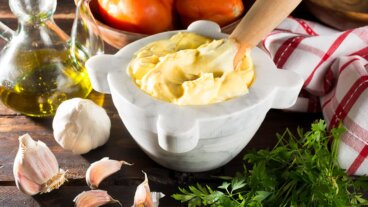 Come preparare l'aioli fatta in casa in pochi minuti