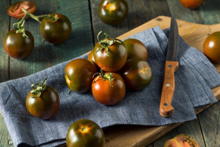 Pomodoro Kumato o nero: nutrienti e caratteristiche